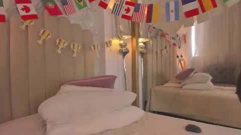 Snapshot of foxy200__ chatting on June 25, 2026, 8:35 pm Foxy online show from June 25, 2026, 8:35 pm