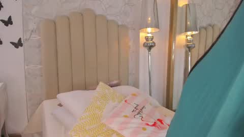 Snapshot of foxy200__ chatting on August 1, 2026, 7:46 pm Foxy online show from August 1, 2026, 7:46 pm
