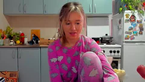 Foxy online show from November 7, 2025, 12:49 pm