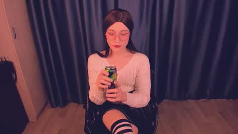 Snapshot of foxy_jpg chatting on October 2, 2025, 10:06 pm Sue online show from October 2, 2025, 10:06 pm