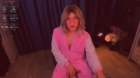 Snapshot of foxy_jpg chatting on October 14, 2025, 9:43 am Sue online show from October 14, 2025, 9:43 am