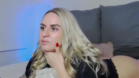 Foxy Kimmi online show from January 7, 2026, 6:38 am