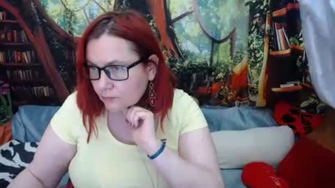 Snapshot of foxydesiree chatting on May 21, 2026, 7:43 pm foxydesiree online show from May 21, 2026, 7:43 pm