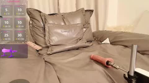 yiyi online show from December 5, 2025, 12:03 pm