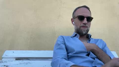 fra___ online show from October 31, 2025, 1:23 pm