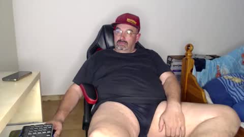 Snapshot of fraboys chatting on April 5, 2026, 6:27 pm Fraboys online show from April 5, 2026, 6:27 pm