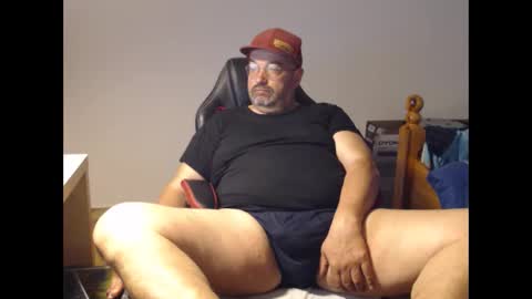 Snapshot of fraboys chatting on April 18, 2026, 5:00 am Fraboys online show from April 18, 2026, 5:00 am