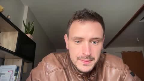 fraisetagada359 online show from November 8, 2025, 11:21 am