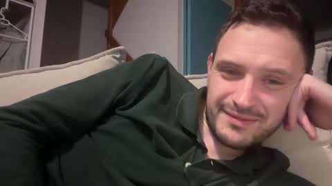 fraisetagada359 online show from December 18, 2025, 9:32 pm