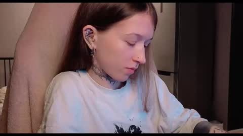 Snapshot of fran_bow chatting on November 10, 2025, 2:49 pm fran_bow online show from November 10, 2025, 2:49 pm