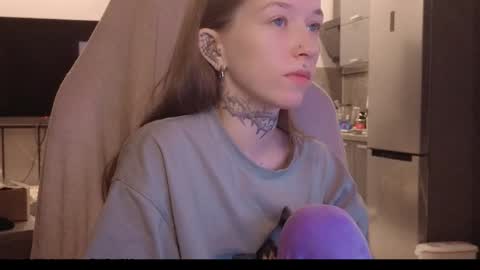 fran_bow online show from February 12, 2026, 4:18 am