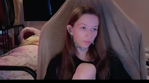 fran_bow online show from May 7, 2026, 12:54 pm