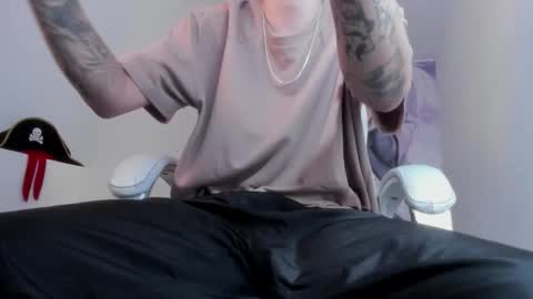 Snapshot of fran_boy_ chatting on March 7, 2026, 4:20 am Fran online show from March 7, 2026, 4:20 am