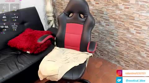 Snapshot of francesca_bbw chatting on February 11, 2025, 6:30 am online show from February 11, 2025, 6:30 am