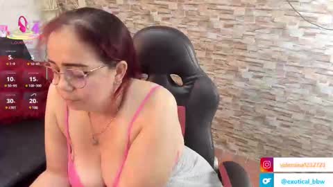 Snapshot of francesca_bbw chatting on February 22, 2025, 7:01 am online show from February 22, 2025, 7:01 am