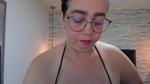 Snapshot of francesca_bbw chatting on February 27, 2026, 3:17 am online show from February 27, 2026, 3:17 am