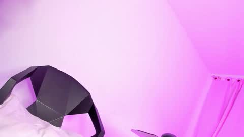 francesca online show from December 5, 2025, 10:46 am