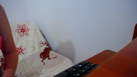 franceskcaa online show from December 15, 2024, 9:56 am
