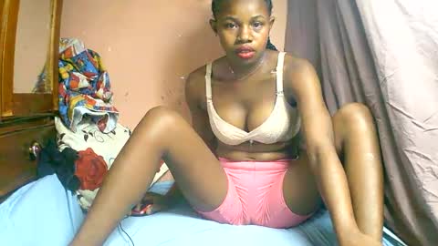 Snapshot of franciefrancie chatting on March 1, 2025, 1:18 pm francilla online show from March 1, 2025, 1:18 pm
