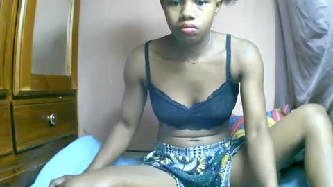 Snapshot of franciefrancie chatting on March 6, 2025, 5:24 am francilla online show from March 6, 2025, 5:24 am
