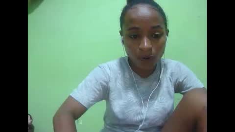 Snapshot of francine925426 chatting on February 16, 2026, 6:37 pm francine925426 online show from February 16, 2026, 6:37 pm