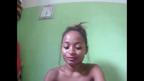 Snapshot of francine925426 chatting on March 7, 2026, 12:02 pm francine925426 online show from March 7, 2026, 12:02 pm