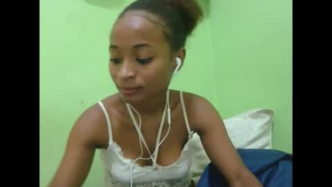 Snapshot of francine925426 chatting on March 24, 2026, 8:19 am francine925426 online show from March 24, 2026, 8:19 am