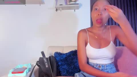 Snapshot of francis_leams chatting on October 5, 2025, 12:25 pm Laura online show from October 5, 2025, 12:25 pm