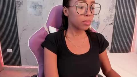 Laura online show from June 25, 2026, 7:29 pm