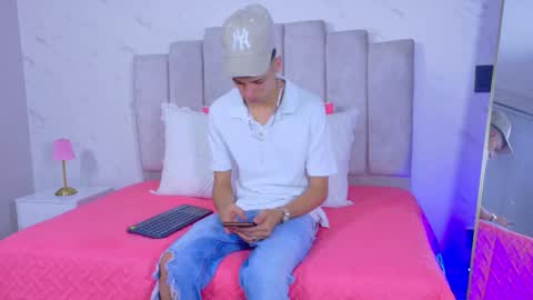 Snapshot of franco_boys chatting on November 3, 2025, 12:02 am Franco online show from November 3, 2025, 12:02 am