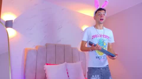 Snapshot of franco_boys chatting on November 3, 2025, 11:04 pm Franco online show from November 3, 2025, 11:04 pm