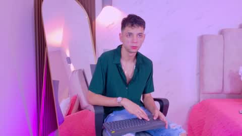 Snapshot of franco_boys chatting on November 5, 2025, 9:04 pm Franco online show from November 5, 2025, 9:04 pm