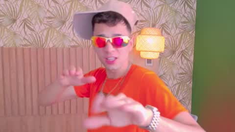 Snapshot of franco_boys chatting on November 7, 2025, 1:44 pm Franco online show from November 7, 2025, 1:44 pm