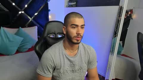 Snapshot of francobanderas1 chatting on December 17, 2025, 12:44 pm FRANCO online show from December 17, 2025, 12:44 pm