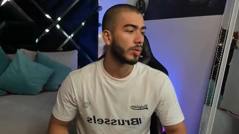 Snapshot of francobanderas1 chatting on December 18, 2025, 12:44 pm FRANCO online show from December 18, 2025, 12:44 pm