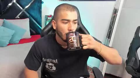 Snapshot of francobanderas1 chatting on December 19, 2025, 5:20 pm FRANCO online show from December 19, 2025, 5:20 pm