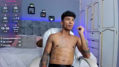 frank98_ online show from September 12, 2025, 2:33 am