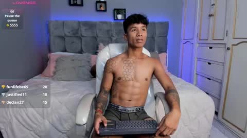 frank98_ online show from September 13, 2025, 11:26 pm