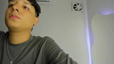 Castiglioni online show from March 8, 2025, 4:01 am