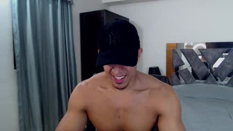 Snapshot of frank_heaven_shore chatting on October 20, 2025, 1:06 am Frank online show from October 20, 2025, 1:06 am