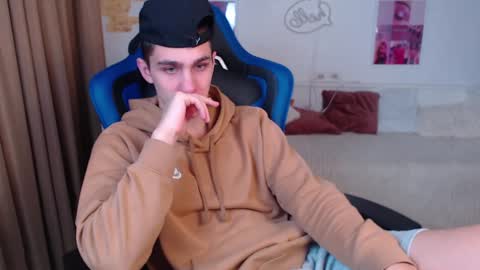 Snapshot of frank_mooree chatting on December 4, 2024, 2:53 am Frank online show from December 4, 2024, 2:53 am