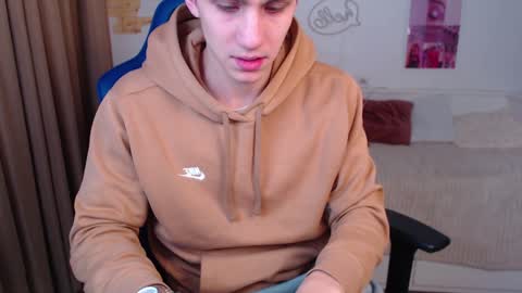Snapshot of frank_mooree chatting on December 5, 2024, 2:53 am Frank online show from December 5, 2024, 2:53 am