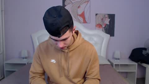 Snapshot of frank_mooree chatting on December 6, 2024, 2:46 am Frank online show from December 6, 2024, 2:46 am