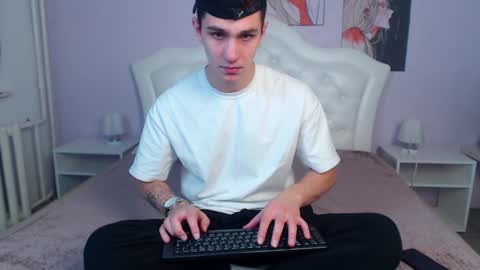 Snapshot of frank_mooree chatting on December 10, 2024, 2:48 am Frank online show from December 10, 2024, 2:48 am