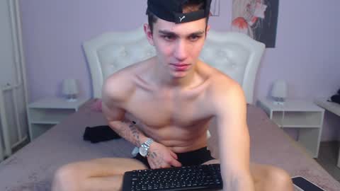 Snapshot of frank_mooree chatting on December 15, 2024, 9:13 am Frank online show from December 15, 2024, 9:13 am