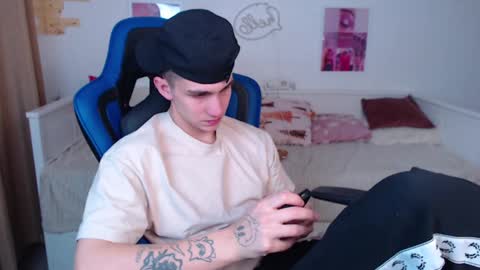 Snapshot of frank_mooree chatting on December 28, 2024, 2:43 am Frank online show from December 28, 2024, 2:43 am