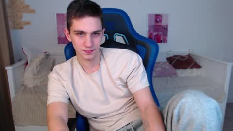 Snapshot of frank_mooree chatting on January 14, 2025, 5:40 am Frank online show from January 14, 2025, 5:40 am