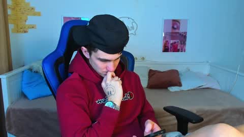 Snapshot of frank_mooree chatting on February 1, 2025, 9:21 am Frank online show from February 1, 2025, 9:21 am
