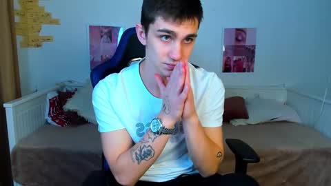 Snapshot of frank_mooree chatting on February 2, 2025, 10:02 am Frank online show from February 2, 2025, 10:02 am