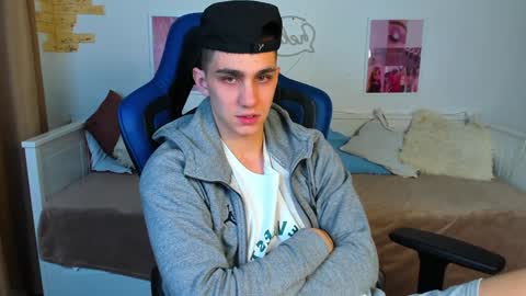 Snapshot of frank_mooree chatting on February 7, 2025, 12:39 pm Frank online show from February 7, 2025, 12:39 pm